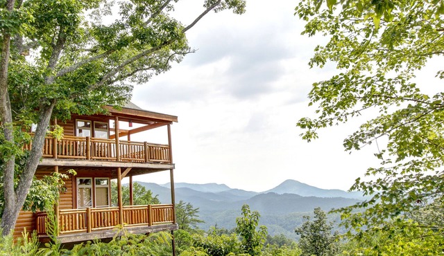 Insane view, amazing amenities-hot tub, pool table