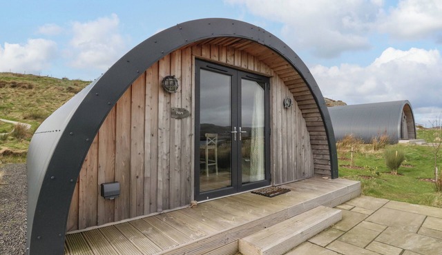 INSH, pet friendly, with a garden in Cullipool, Isle Of Luing