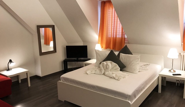 INSIDE FIVE City Apartments