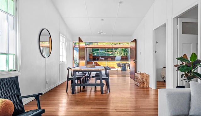 Inside Out! ~ 3 Bed House ~ Toowong