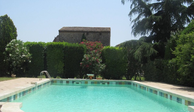 INSOLITE BOIS & VERDURE/Private swimming pool and tennis court/AUX PORTES D' UZES - LEOZE