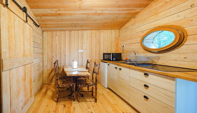 Insolite - Cabane Elouan Vitrée Face à la Rivière
