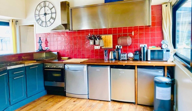 INSOLITE- PENICHE 200m² - PARIS - 4 Bedrooms, terrace 100m², 10 pers, animals ok