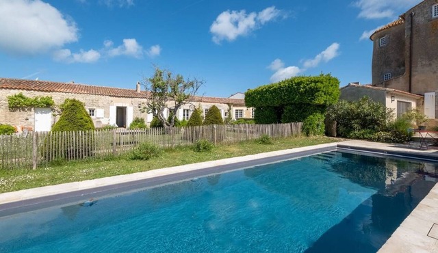 Insolite! Stay in a monument with all comfort and heated pool