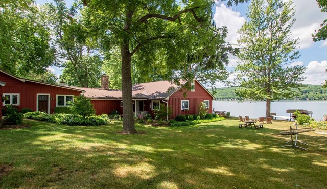 Inspiration Cove: Serene Beauty on Honeoye Lake!