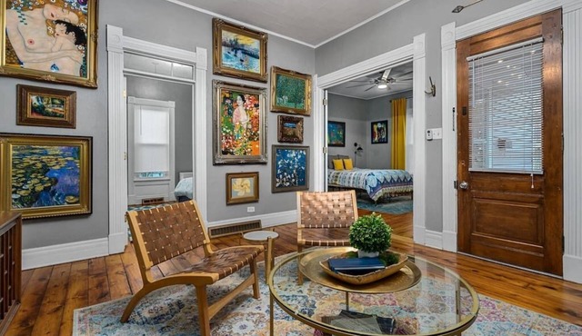 Inspiration Haven - Captivating Art-Filled Cottage