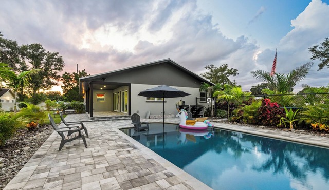 Inspiration House-One Acre Pool Home in the Heart of Pinellas!