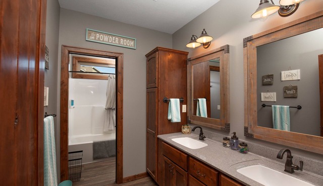 Inspirational Ranch-SUPERBLY CLEAN with HOT TUB! Lower Unit w/2 walkout patios