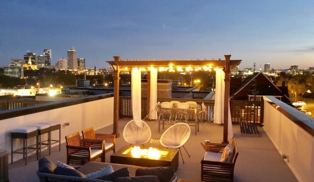 ★INSPIRE HOUSE★ Bachelor-ette Rooftop Sky Terrace! 1M to Broadway, 9 beds