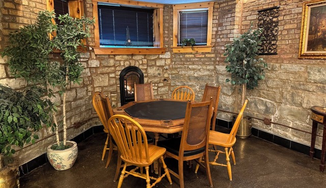 Inspiring Stone Grotto Sleeps 10-20 & Free Parking