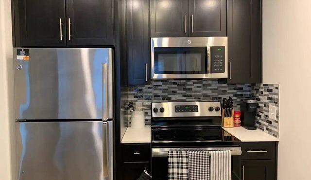 Insta-worthy 1-BR Luxury gem at Legacy West