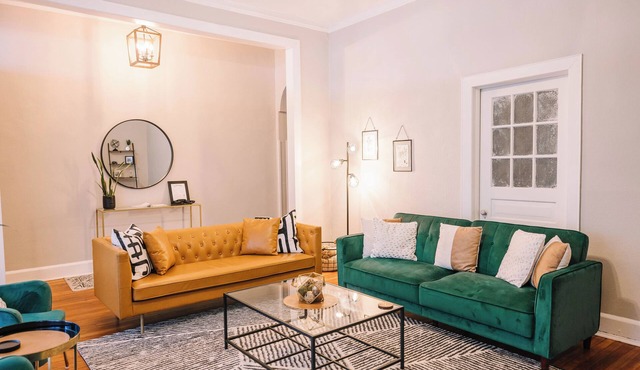 Insta-worthy 2Bd/1Ba Apt Steps from Downtown!