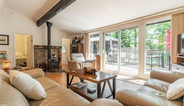 Insta-worthy 3 Bedroom Waterfront Cottage in Haliburton