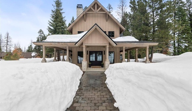 Insta worthy getaway just steps from the chairlift, and minutes from the lake.