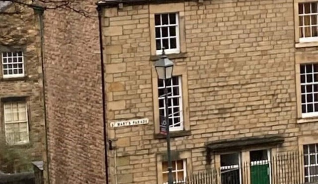 Instagram-ready 3 double-bedroom house next to castle and city