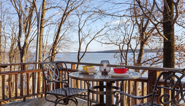 Instagram Worthy! 3 Levels on Scenic Wilson Lake with GameRoom/Sleeps 8