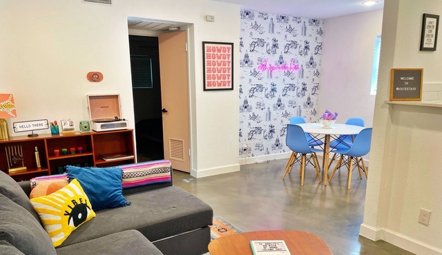 Instagrammable Condo Walkable to All in Austin!