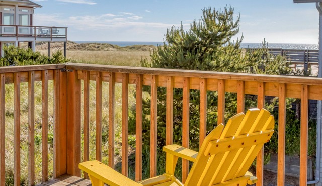 Instant Beach Access, Gorgeous Ocean Views from this 4 Bedroom in Manzanita!