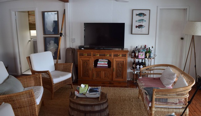 Instant off grid relaxation, within 1.5 hours drive and boat from Sydney