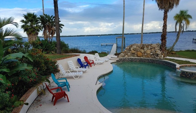 Inter-Coastal 2 Apts. within Villa, heated pool & waterfront, sleeps 9