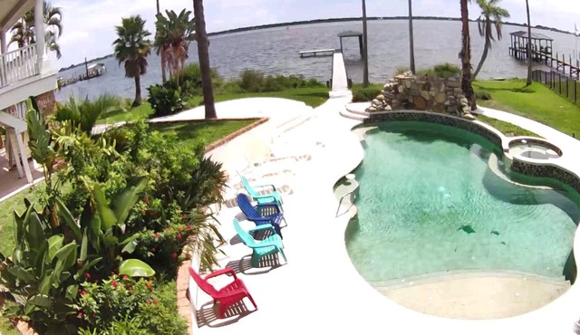 Inter-Coastal Estate with 3 separate outside entrances, heated pool, sleeps 13