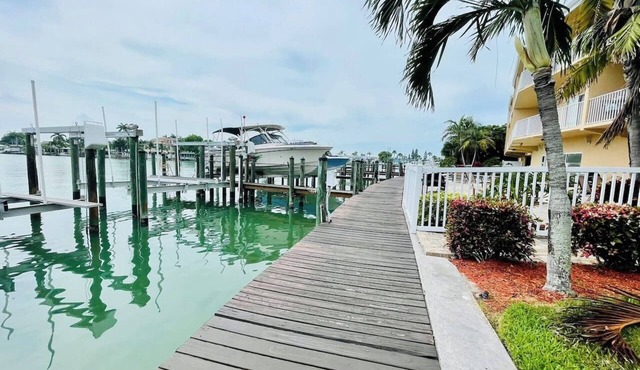 Inter-coastal Piece of Paradise - Walk to Beach
