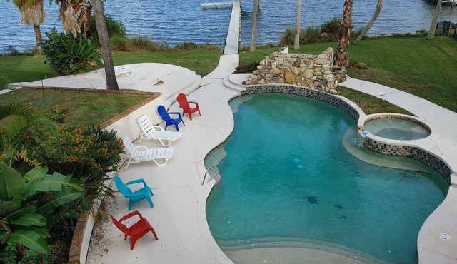 Inter-Coastal with pool Large Kitchen 3BR sleeps 13