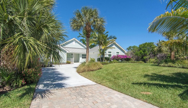 Intercoastal Oasis Heated Pool & Dock in peaceful Vero Beach!