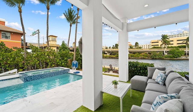 Intercostal beauty with heated pool + Spa!