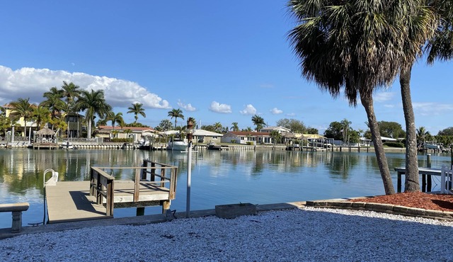 Intercostal Condo, easy walk to Treasure Island Beach