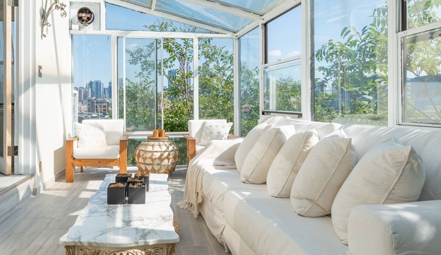 Interior Designer's Abode - minutes to Manhattan