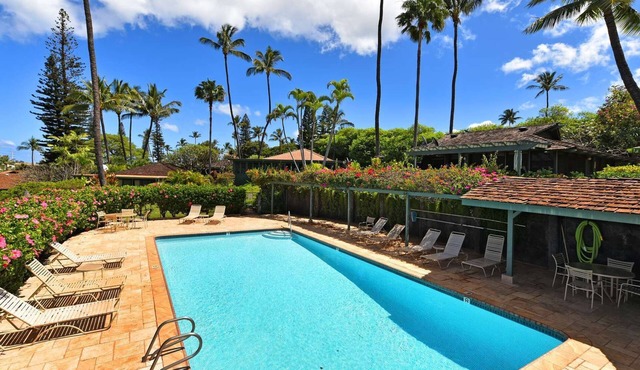 International Colony Club –Dual Cottage Retreat, 4 bedrooms/Sleep 12 in total.