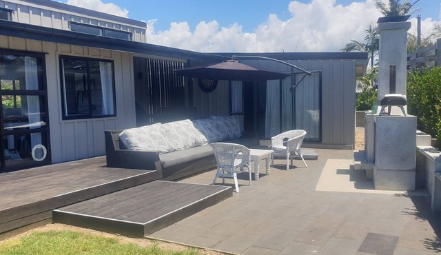 INTERNET & Outdoor Fire Modern Beach House near Beach Walkway with 4 bedrooms