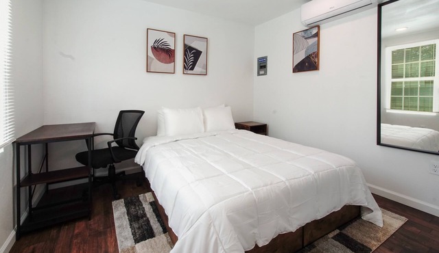 Intimate 1-BR Guesthouse+backyard by Downtown Dallas and Design District