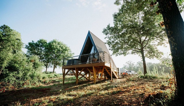 Intimate A-Frame Cabin for a Romantic Retreat in Cedar Bluff, Alabama