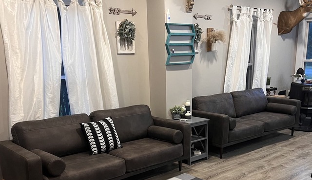 Intimate country house on a pond and close to Lake Ontario