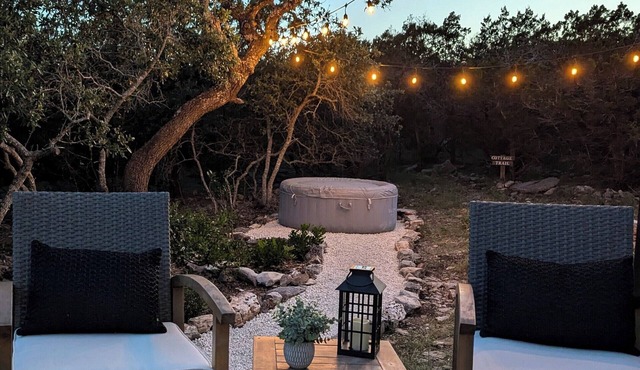 Intimate Hilltop Cottage/Hot Tub/Hiking Trails