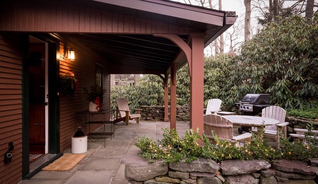 Intimate Lake Cottage In Northeast Pennsylvania