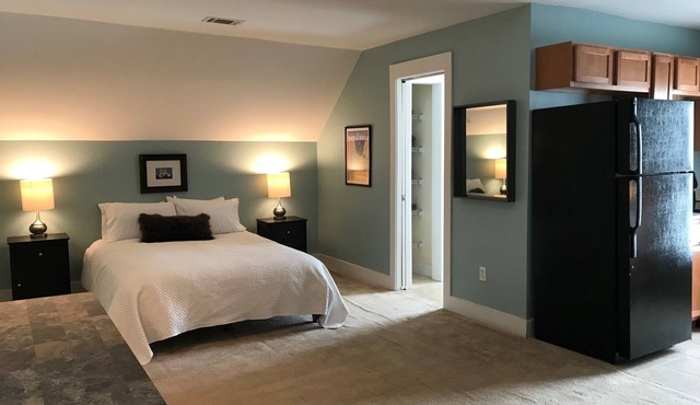 Intimate low country Carriage House with gorgeous appointments!