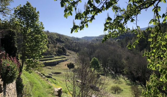 Intimate, sober accommodation overlooking the Luberon
