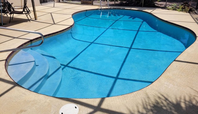 Intimate Tropical Retreat🌞🌴Remodeled Home⛳️🏊🏼‍♀️Private Pool/Yard🏡🚘2Garage