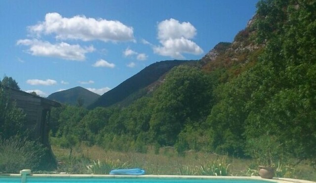 Into the wild: Charming house, surrounded by nature, large private pool.