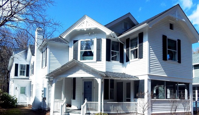 InTown Victorian Front House 5 Bd 3.5 Ba Back House 6 Bd 4 Ba Both 11 Bd 7.5 Ba