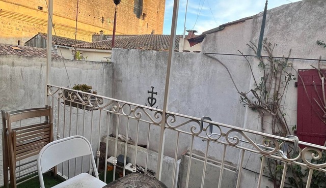 Intra-muros- Appartement Avec Balcon et Carte Parking