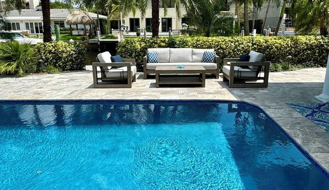 Intracoastal 🌴 Waterfront Pool Home, Walk to Beach, Heated Pool, Sit on Dock