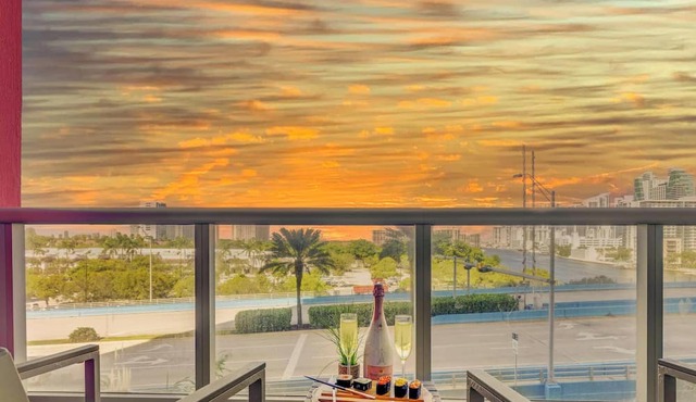 Intracoastal Gem · 2BR · Pool & Resort