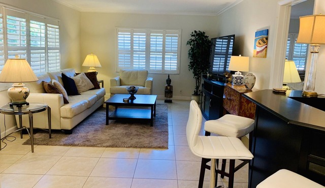 Intracoastal Key West style Apartment- Walk to beach and restaurants