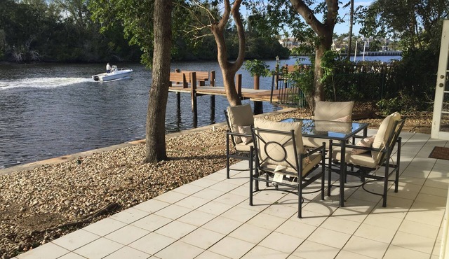 Intracoastal Waterfront Key West style Bungalow-Walk to Beach and Restaurants