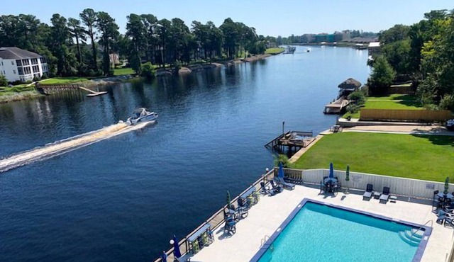 INTRACOASTAL WATERWAY FUN Bring or rent a boat or jetski WATERFRONT POOL