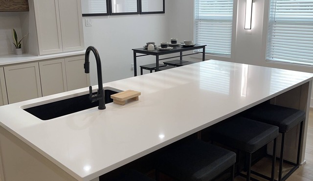 Introducing "ElevateVR Living" Your New Baton Rouge 3 Story Retreat Sleeps 14 n